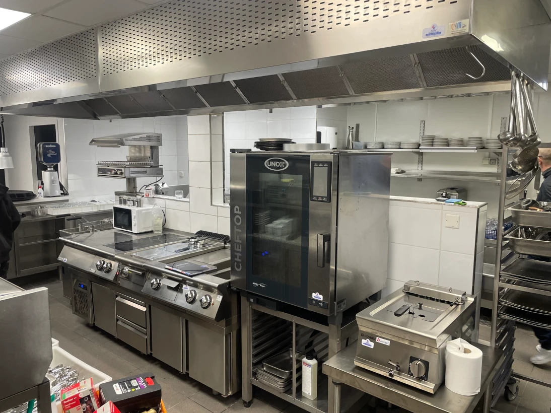 Aqv Froid Et Cuisines Pro Installateur De Cuisines Professionnelles A La Baule Escoublac Realisation 1